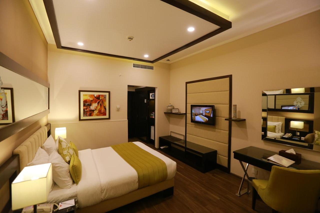 Ramada By Wyndham Multan Hotel Exterior photo