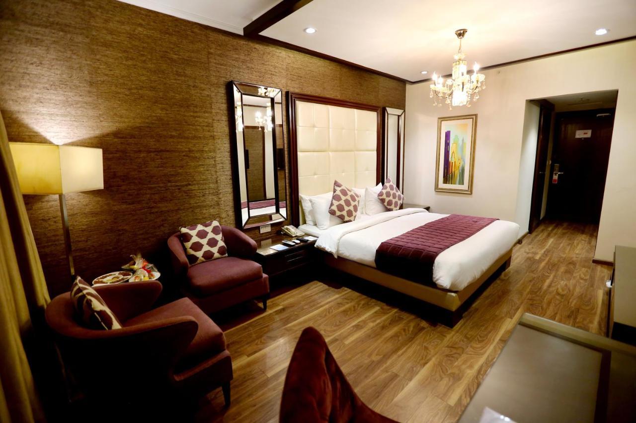 Ramada By Wyndham Multan Hotel Exterior photo