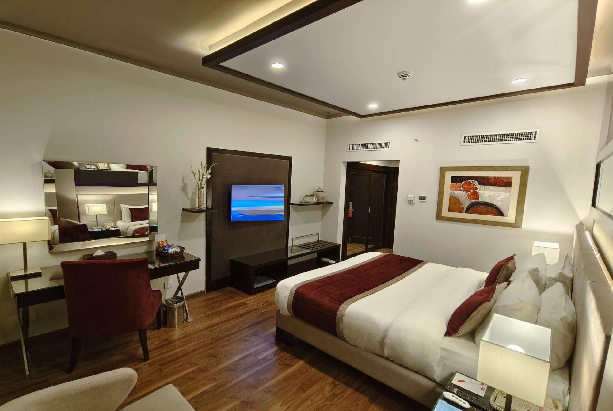 Ramada By Wyndham Multan Hotel Exterior photo