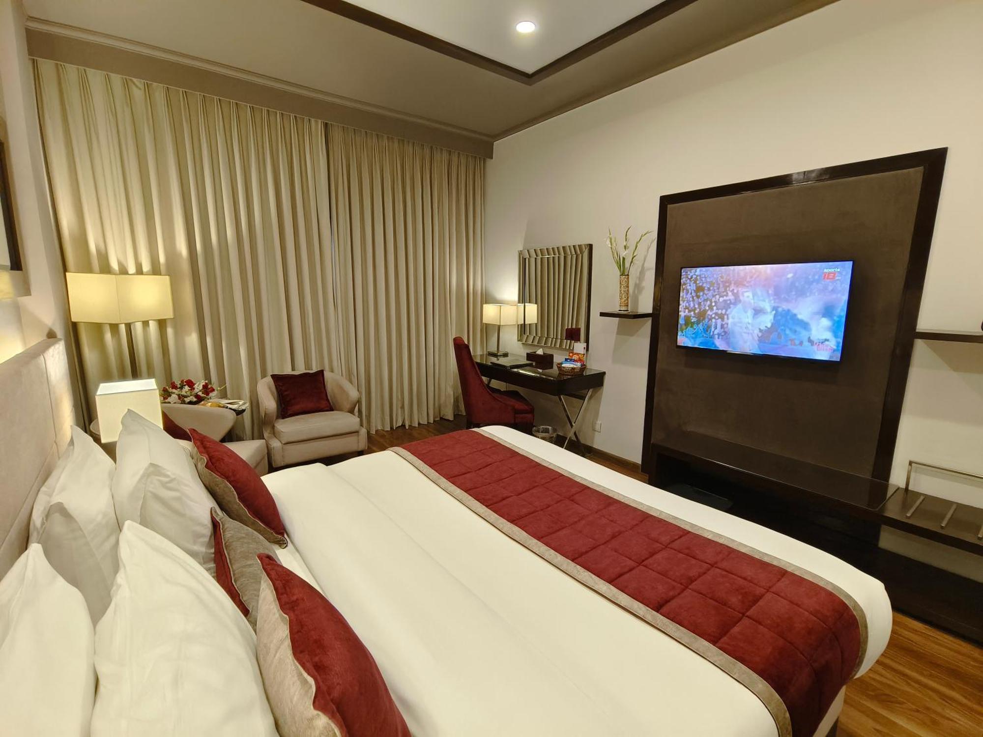 Ramada By Wyndham Multan Hotel Exterior photo