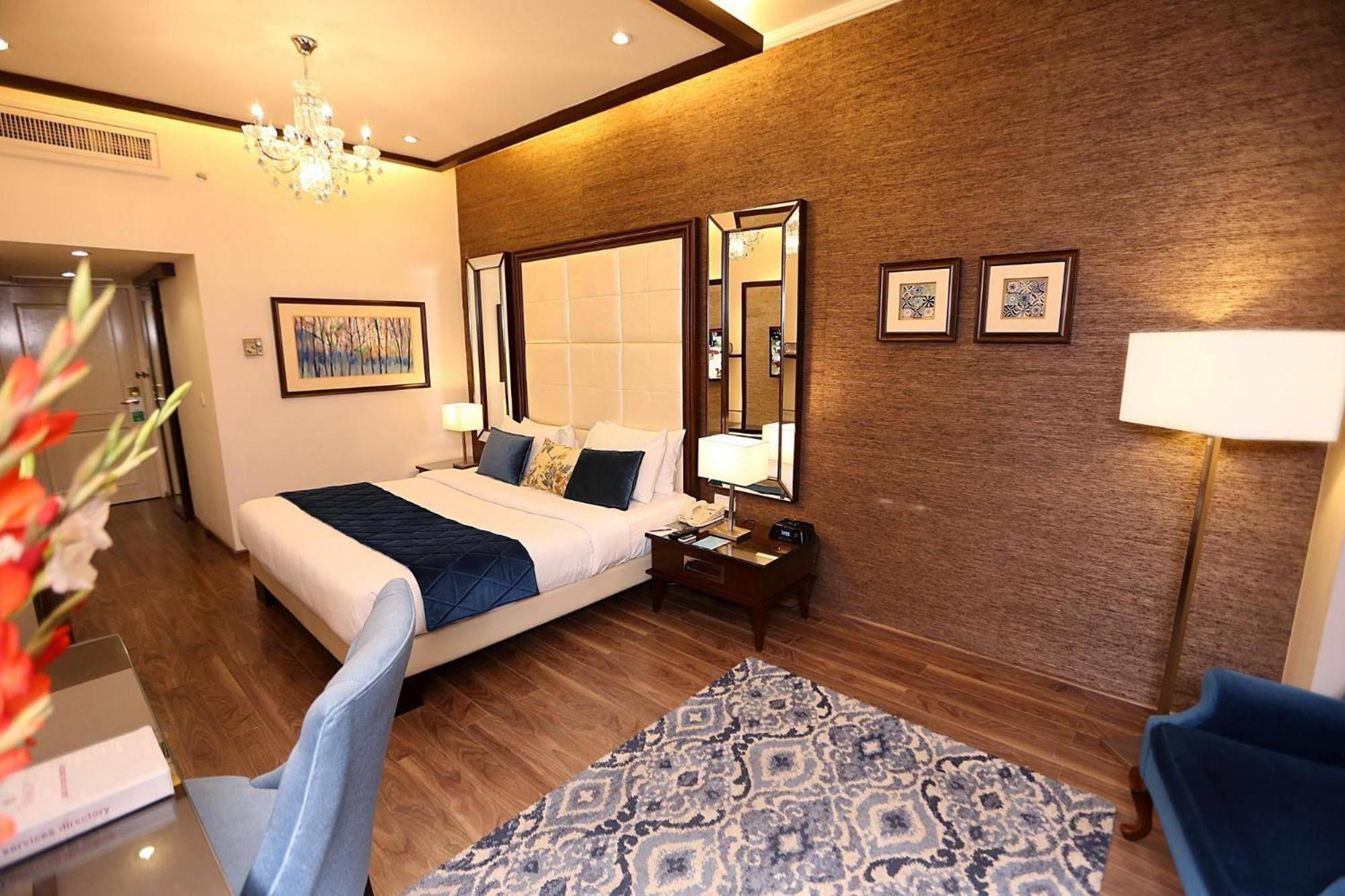 Ramada By Wyndham Multan Hotel Exterior photo