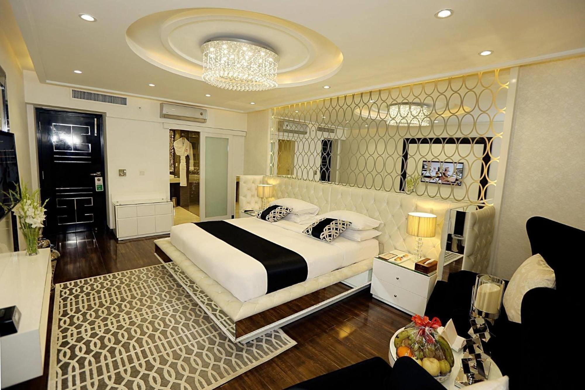 Ramada By Wyndham Multan Hotel Exterior photo